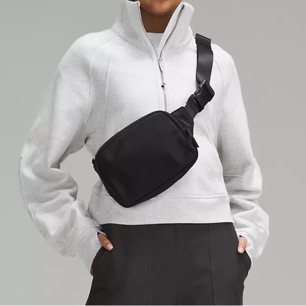 NWT - lululemon everywhere belt bag large